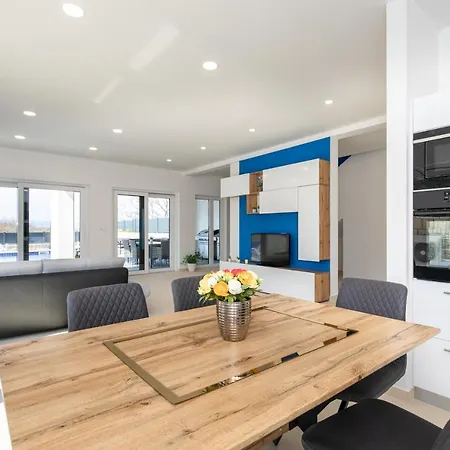 Gloriette Villa Krk Town