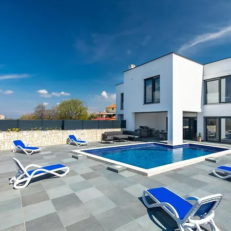 Gloriette فيلة كرك